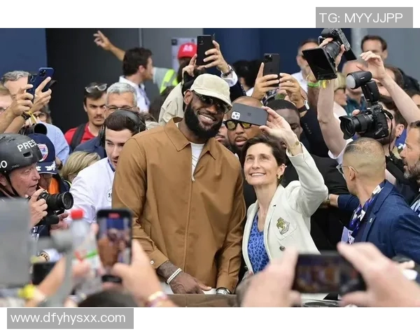 足球明星与詹姆斯神似瞬间合集引发热议视频回顾