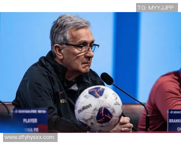 足球明星回应黑粉质疑发布幽默视频展现真实自我与球迷互动