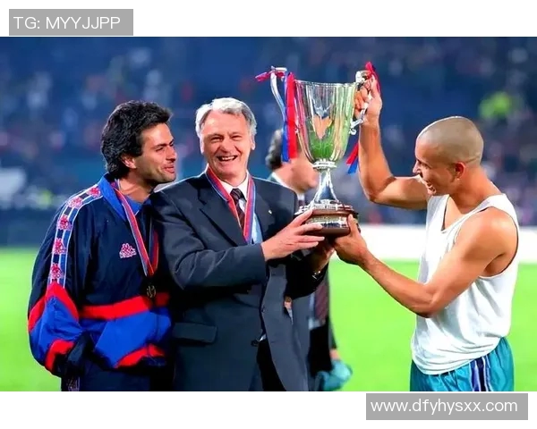 足球明星在绿茵场上的辉煌时刻与难忘瞬间回顾