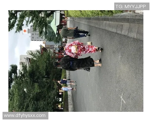 德岛漩涡与东京的对比探讨：文化风景与生活方式的交融与碰撞